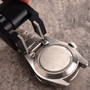 Between the Lugs Bracelet Remover - The Independent CollectiveBetween the Lugs Bracelet Remover