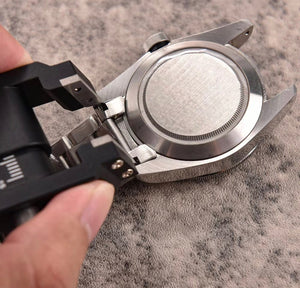 Between the Lugs Bracelet Remover - The Independent CollectiveBetween the Lugs Bracelet Remover