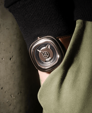 SEVENFRIDAY PE2/01 - The Independent CollectiveSEVENFRIDAY PE2/01 PE2/01