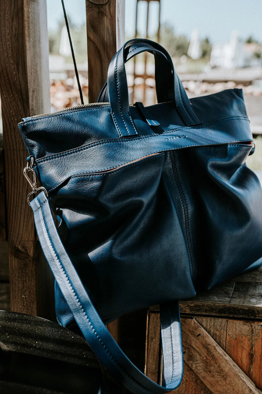 HELMET BAG LEATHER - The Independent Collective