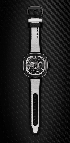 SEVENFRIDAY P3C/07 : WHITE CARBON - The Independent CollectiveSEVENFRIDAY P3C/07 : WHITE CARBON P3C07