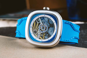 SEVENFRIDAY T1/09: BEACH CLUB - The Independent Collective T1/09